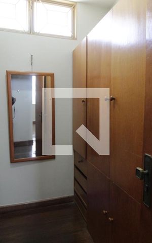 Casa para alugar com 216m², 3 quartos e 4 vagasCloset da suíte 2