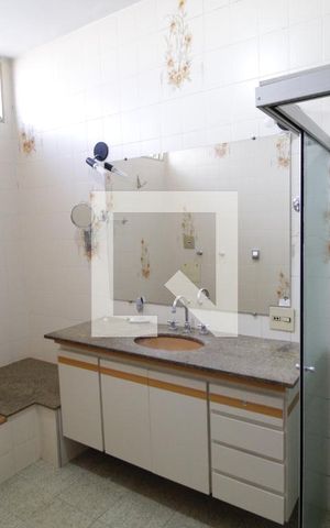 Casa para alugar com 216m², 3 quartos e 4 vagasBanheiro da Suíte 2