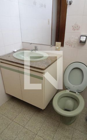 Casa para alugar com 216m², 3 quartos e 4 vagasBanheiro da Suíte 1