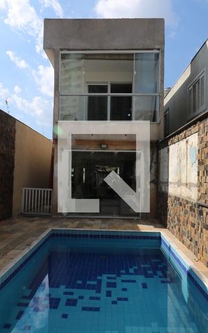 Casa para alugar com 300m², 3 quartos e 3 vagasPiscina