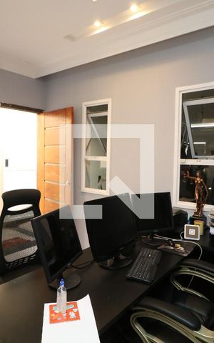Casa para alugar com 300m², 3 quartos e 3 vagasEscritório