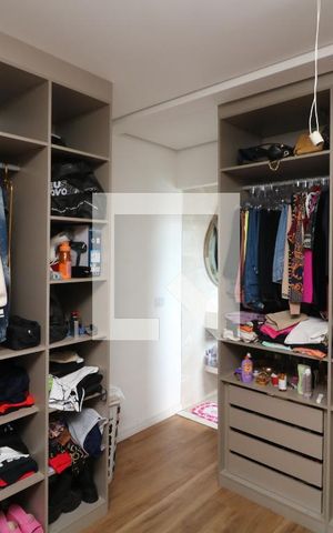 Casa para alugar com 300m², 3 quartos e 3 vagasCloset da suíte 3