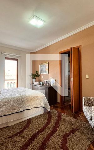 Casa à venda com 239m², 4 quartos e 4 vagasSuite
