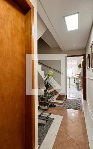 Casa à venda com 239m², 4 quartos e 4 vagasCorredor