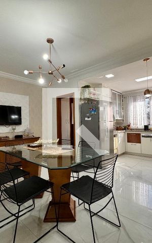 Casa à venda com 239m², 4 quartos e 4 vagasCozinha