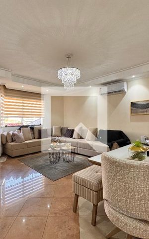 Casa à venda com 239m², 4 quartos e 4 vagasSala