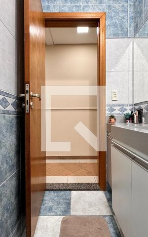 Casa à venda com 239m², 4 quartos e 4 vagasLavabo