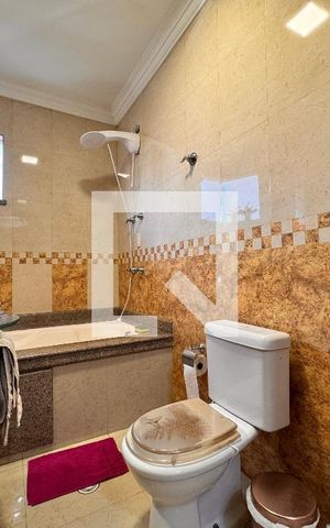 Casa à venda com 239m², 4 quartos e 4 vagasBanheiro da Suíte