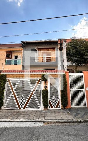 Casa à venda com 239m², 4 quartos e 4 vagasFachada