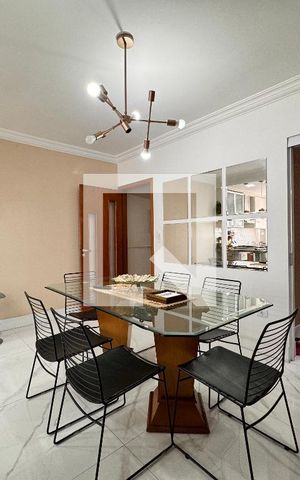 Casa à venda com 239m², 4 quartos e 4 vagasCozinha
