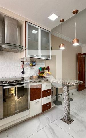 Casa à venda com 239m², 4 quartos e 4 vagasCozinha