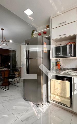 Casa à venda com 239m², 4 quartos e 4 vagasCozinha