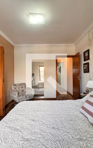 Casa à venda com 239m², 4 quartos e 4 vagasSuite
