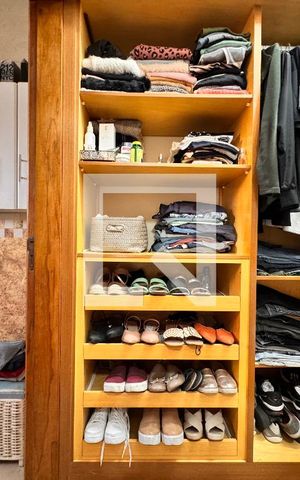 Casa à venda com 239m², 4 quartos e 4 vagasCloset da suíte