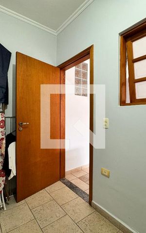 Casa à venda com 239m², 4 quartos e 4 vagasQuarto de Serviço
