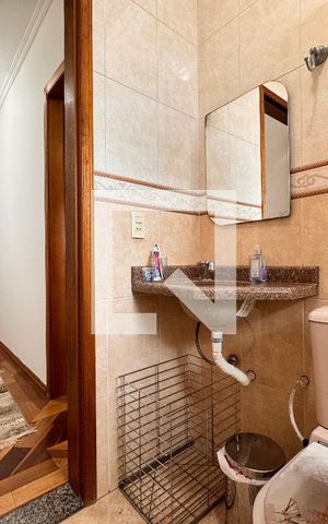 Casa à venda com 239m², 4 quartos e 4 vagasBanheiro