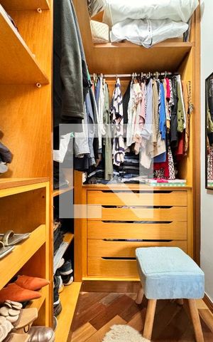 Casa à venda com 239m², 4 quartos e 4 vagasCloset da suíte