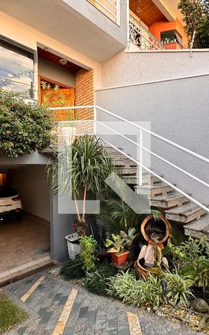 Casa à venda com 239m², 4 quartos e 4 vagasGaragem