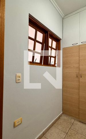 Casa à venda com 239m², 4 quartos e 4 vagasQuarto de Serviço