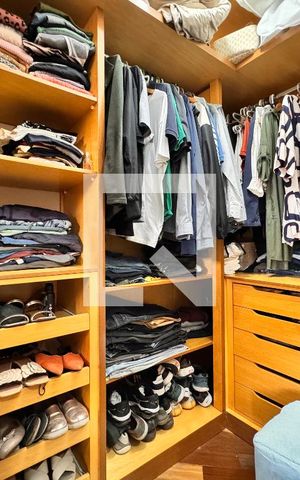 Casa à venda com 239m², 4 quartos e 4 vagasCloset da suíte