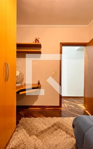 Casa à venda com 239m², 4 quartos e 4 vagasQuarto 2