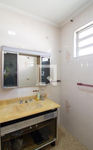 Casa à venda com 290m², 3 quartos e 4 vagas Casa à venda com 290m², 3 quartos e 4 vagasBanheiro