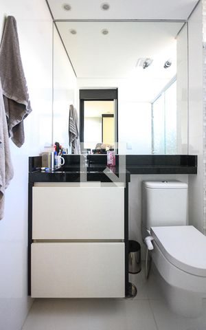 Apartamento para alugar com 350m², 3 quartos e 3 vagas Apartamento para alugar com 350m², 3 quartos e 3 vagasBanheiro da Suite 02