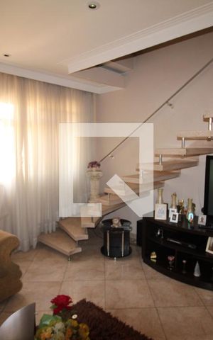 Casa à venda com 300m², 5 quartos e 2 vagasSala