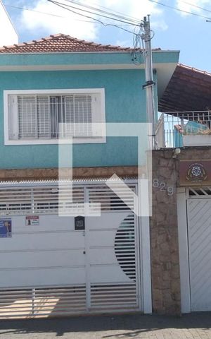 Casa à venda com 300m², 5 quartos e 2 vagas Casa à venda com 300m², 5 quartos e 2 vagasFachada