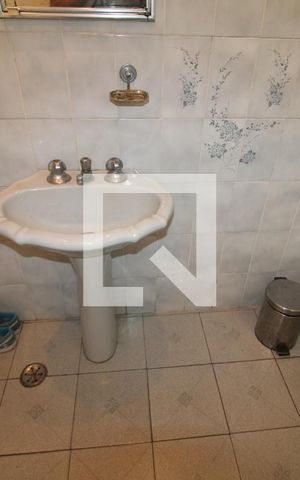 Casa à venda com 300m², 5 quartos e 2 vagasBanheiro 3