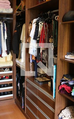 Casa à venda com 320m², 4 quartos e 4 vagasCloset Quarto 1