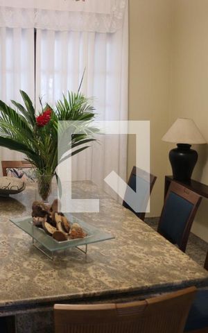 Casa à venda com 320m², 4 quartos e 4 vagasSala