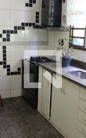 Casa à venda com 320m², 4 quartos e 4 vagasCozinha