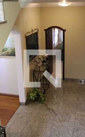 Casa à venda com 320m², 4 quartos e 4 vagasCorredor