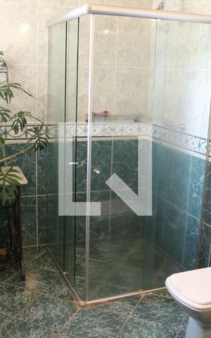 Casa à venda com 320m², 4 quartos e 4 vagasBanheiro 2
