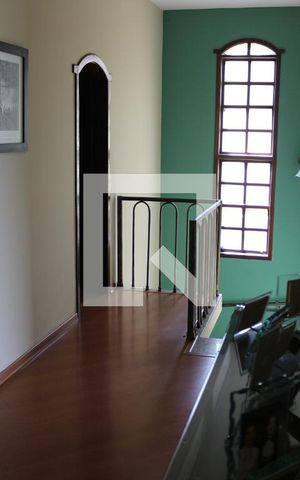 Casa à venda com 320m², 4 quartos e 4 vagasCorredor