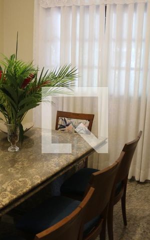 Casa à venda com 320m², 4 quartos e 4 vagasSala
