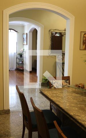 Casa à venda com 320m², 4 quartos e 4 vagasSala
