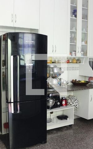 Casa à venda com 320m², 4 quartos e 4 vagasCozinha