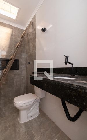 Casa à venda com 130m², 4 quartos e 2 vagas Casa à venda com 130m², 4 quartos e 2 vagasBanheiro Suíte