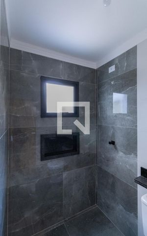 Casa à venda com 130m², 4 quartos e 2 vagas Casa à venda com 130m², 4 quartos e 2 vagasBanheiro