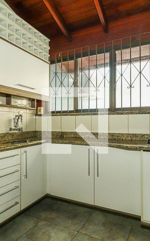 Casa à venda com 300m², 4 quartos e 3 vagas Casa à venda com 300m², 4 quartos e 3 vagasEspaço Gourmet