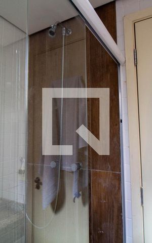 Apartamento à venda com 70m², 2 quartos e 2 vagas Apartamento à venda com 70m², 2 quartos e 2 vagasBanheiro da Suíte