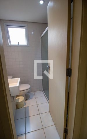 Apartamento à venda com 70m², 2 quartos e 2 vagas Apartamento à venda com 70m², 2 quartos e 2 vagasBanheiro da Suíte