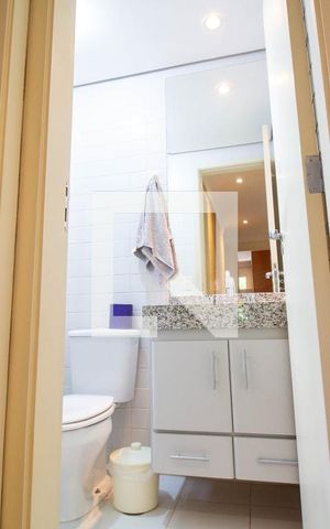 Apartamento à venda com 70m², 2 quartos e 2 vagas Apartamento à venda com 70m², 2 quartos e 2 vagasBanheiro