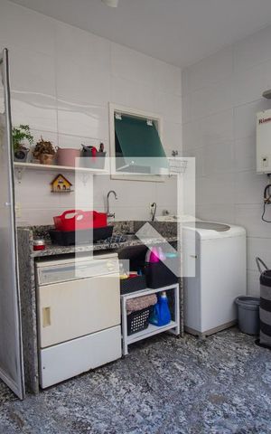 Casa de condomínio à venda com 200m², 4 quartos e 2 vagas Casa de condomínio à venda com 200m², 4 quartos e 2 vagasCozinha e Área de Serviço