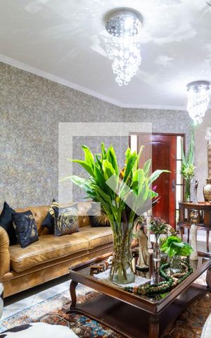 Casa para alugar com 280m², 4 quartos e 2 vagas Casa para alugar com 280m², 4 quartos e 2 vagasSala