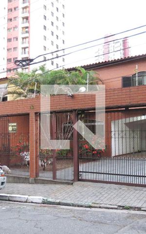 Casa à venda com 302m², 5 quartos e 4 vagasFachada