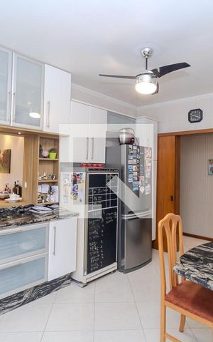 Casa à venda com 500m², 5 quartos e 8 vagasCozinha