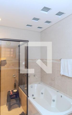Casa à venda com 500m², 5 quartos e 8 vagasBanheiro da Suíte 1